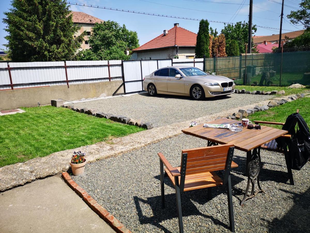 Weisz Apartment-City Center-Free Private Parking,Wifi,Ac Carei Εξωτερικό φωτογραφία