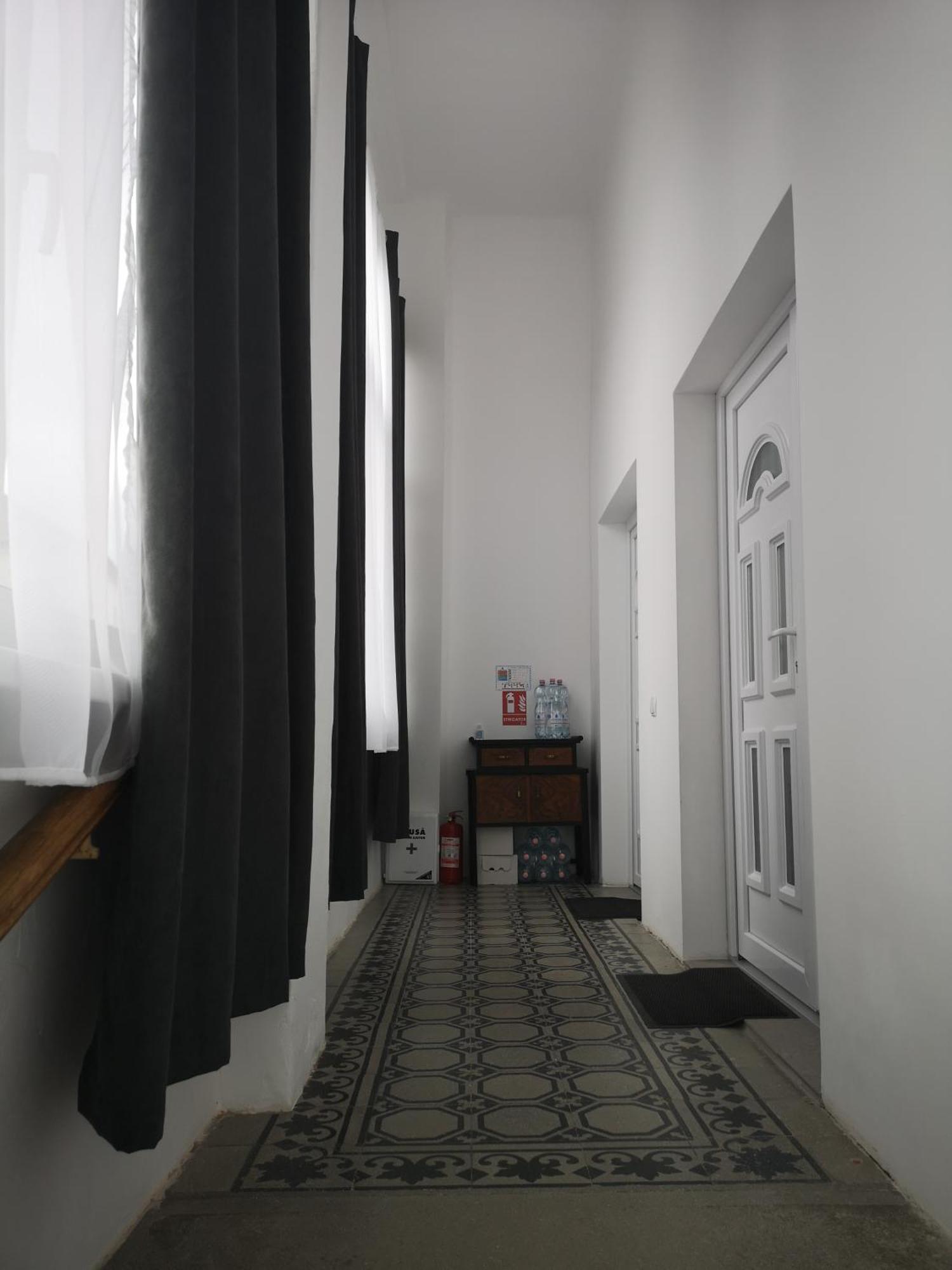 Weisz Apartment-City Center-Free Private Parking,Wifi,Ac Carei Εξωτερικό φωτογραφία